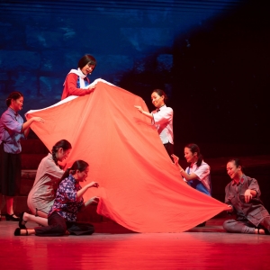 表演唱《繡紅旗》