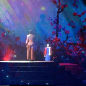 自貢原創(chuàng)音樂劇《紅梅開 紅梅紅》開演