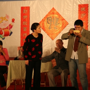 小品-當(dāng)總經(jīng)理的兒子回來(lái)了